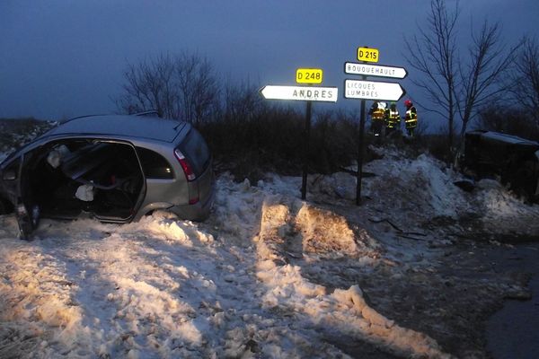 Ici à gauche au premier plan, la voiture des trois victimes