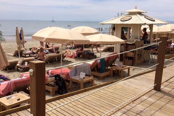 La Grande-Motte (Hérault) - une paillote sur la plage du Grand Travers - juin 2017.