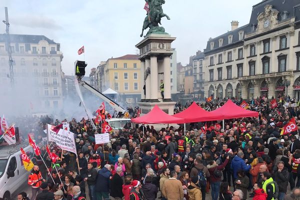 A Clermont-Ferrand, le 17 décembre, 25 000 manifestants avaient défile dans les rues selon les syndicats. Ils étaient 7 800 pour la préfecture.