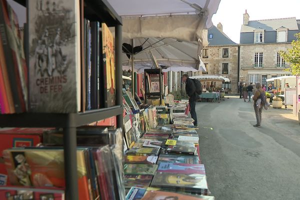 Bécherel célèbre sa 33ème édition de la fête du livre.