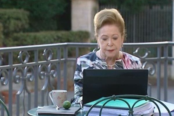 Mary Higgins Clark, apparition fugace, dans l'adaptation française d'un de ses romans... 