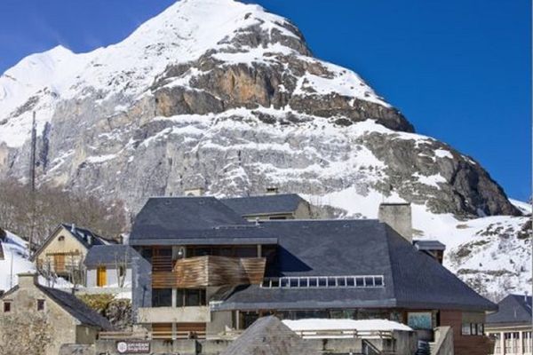 La maison du Parc national des Pyrénées est située au cœur du village de Gavarnie.