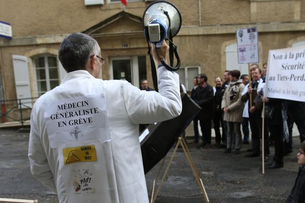 Manifestation des médecins contre la géneralisation du tiers-payant