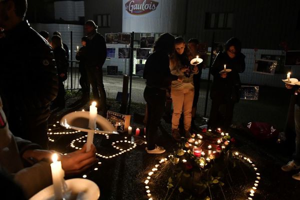 Les manifestants devant l'abattoir de Bazas (33)