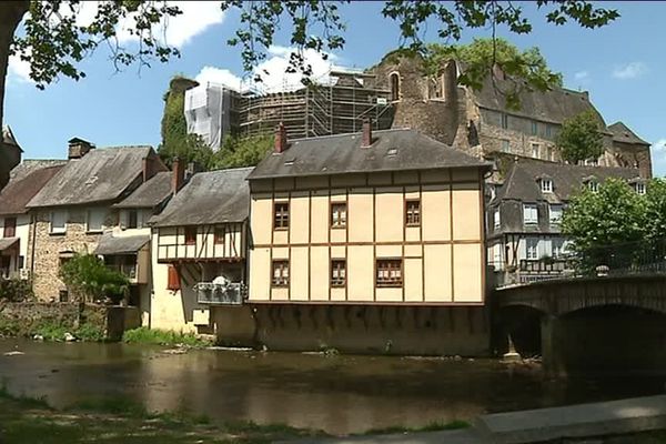 Ségur-le-Château est classé parmi Les Plus Beaux Villages de France.