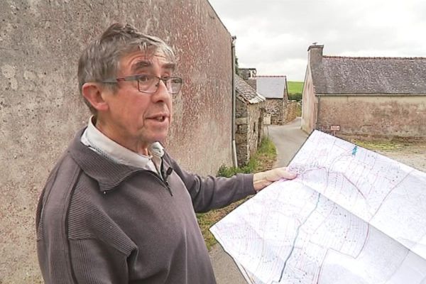 Yann-Bêr Kemener, de l'association EOST, reproche à la mairie de Telgruc-sur-mer ne de pas s'être inspirée du cadastre de 1831 pour nommer les nouvelles rues de la commune.