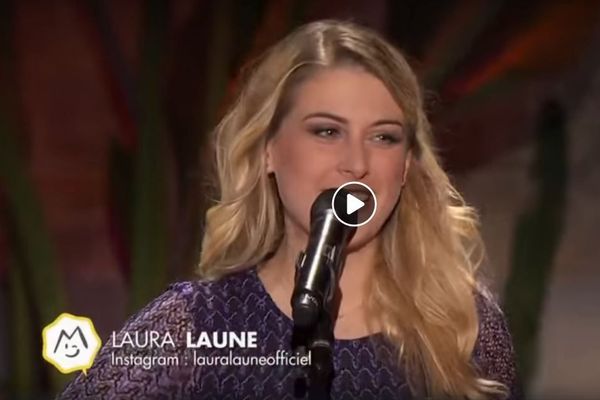 Laura Laune tacle les Suisses, durement, mais avec humour. 