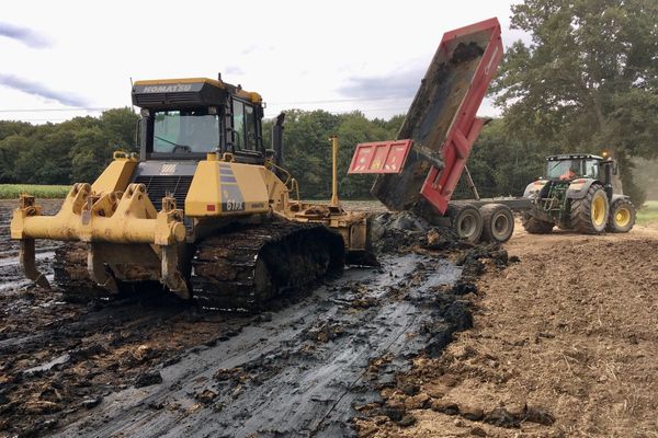 Durant quatre semaines, 25.000 m3 de sédiments issus de la rance vont être épandus sur 48 hectares de terres agricoles.