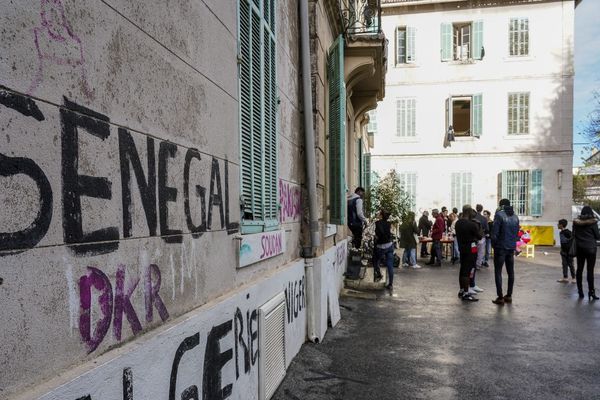 Les mineurs étaient hébergés dans les bâtiments du Squat Saint-Just à Marseille.