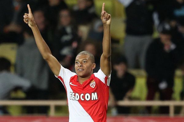 Le jeune attaquant monégasque Kylian Mbappé (17 ans) a marqué, obtenu un penalty et a réalisé une passe décisive.