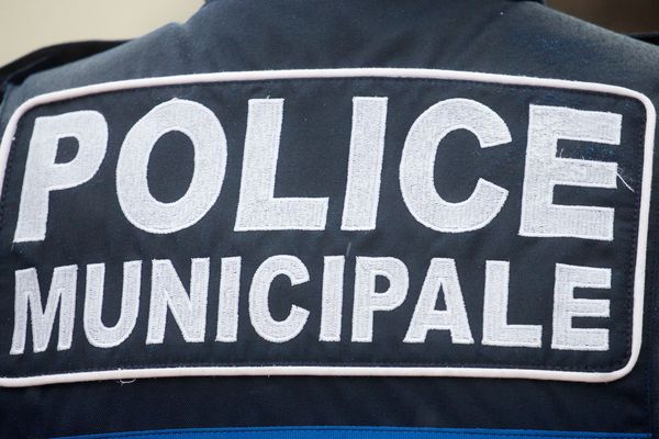 Le chef de la police municipale condamné à 4 mois de prison avec sursis pour avoir circulé avec de fausses plaques d'immatriculation.