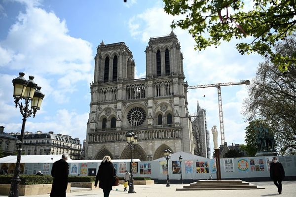 Le parvis de Notre-Dame fermé au public en raison d'une présence élevée de plomb.