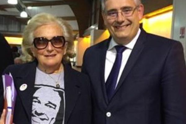 Lors d'un meeting de Corrèze Demain, hier soir à Brive, Bernadette Chirac arborait ce T-shirt