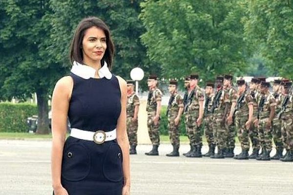 La chanteuse Shy'm est devenue ce mercredi la "marraine" du 1er régiment d' Artilleurs de Belfort.