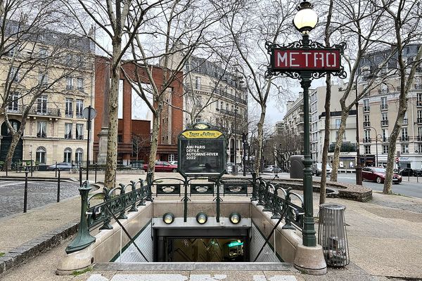 La station Eglise d'Auteuil à Paris