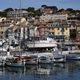 Trois bateaux ont été endommagés par une forte houle ce jeudi dans le port de Cassis.