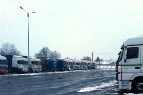  Mayenne où ce soir sont bloqués 300 camions. Le nord de la région est particulièrement touché par les intempéries  