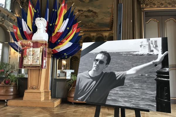 Hommage rendu à Samuel Paty à l'hôtel de ville de Nancy.