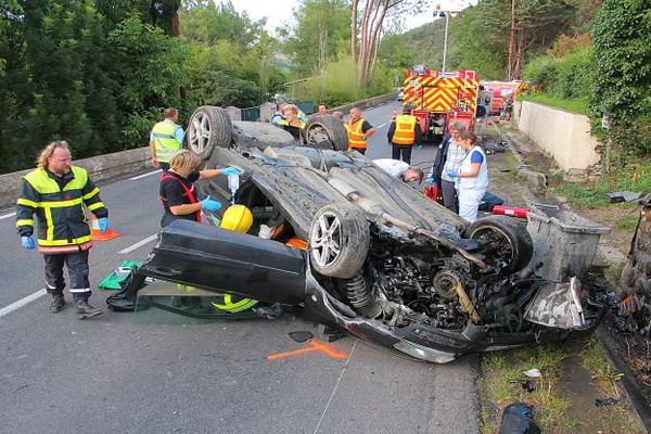 Reynes (Pyrénées-Orientales) - un choc frontal a fait 2 blessés dont un grave - 13 juin 2016.