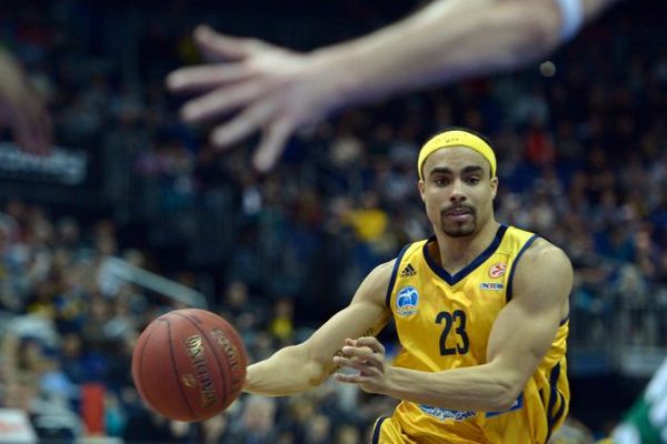 Dashaun Wood sous les couleurs de l'Alba Berlin lors d'un match du top 16 Euroleague face à Kaunas (Lituanie)