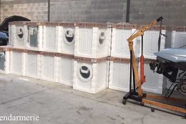 120 machines à laver retrouvées dans un camion de transport de marchandises, volé par les malfaiteurs début janvier à St Quentin-Fallavier (Isère)