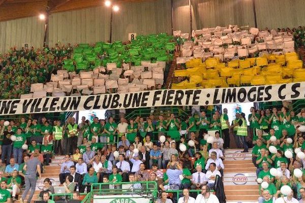 Les supporters du CSP à Beaublanc lors du troisième match de finale, le 18 juin 2015. 