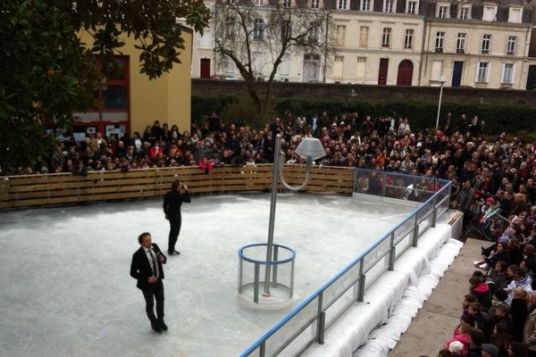 Invité dans le cadre de Soleils d'hiver, le champion de patinage artistique Philippe Candeloro est à la patinoire d'Angers ce dimanche 21 décembre