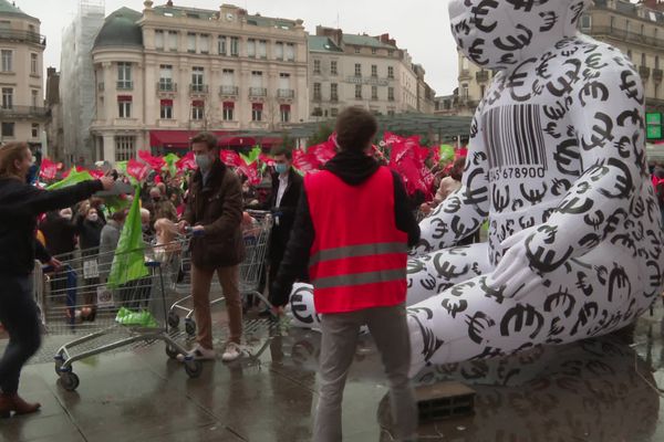 La Manif pour tous a rassemblé un peu plus de 500 personnes dans les rues d'Angers contre le projet de loi bioéthique