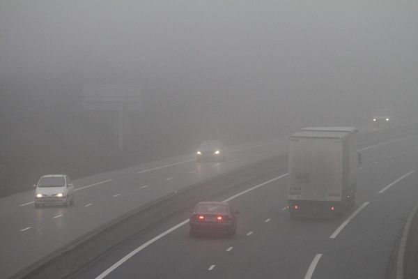 L'automobiliste a roulé plus de 25 km dans le brouillard à contresens sur l'autoroute A2, tôt dimanche matin. Photo d'illustration.