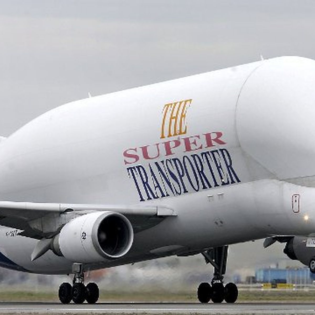 Un Avion Beluga Dans Le Ciel De Chateauroux