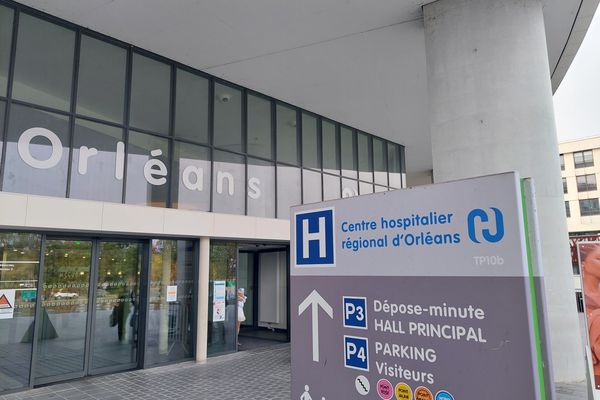 Le manque de lits dans les services de l'hôpital d'Orléans vouent les urgences à un engorgement permanent.