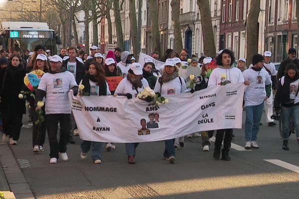 Enquête sur le marché noir du miel qui fait bander - URBANIA