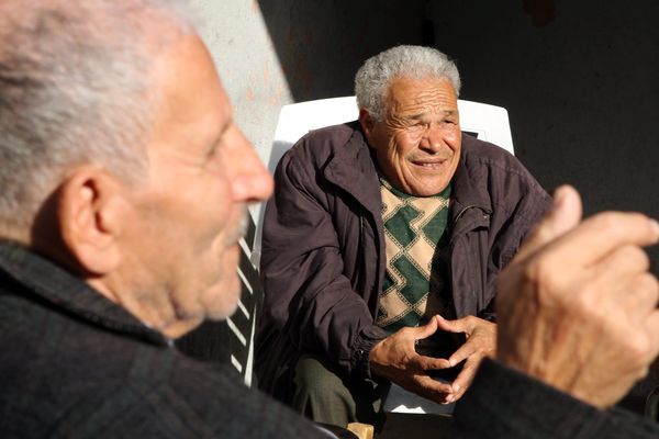 Deux travailleurs Chibanis dans un foyer d'accueil en 2011.