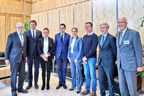 Philippe Chalumeau et de Sabine Thillaye, députés d’Indre-et-Loire, Cédric De Oliveira, maire de Fondettes, Thibault Coulon, vice-président de Tours Métropole Val de Loire et Guy De Brantes, président de l’Association des maires ruraux d’Indre-et-Loire, accompagnés d’un représentant des salariés, Jacques Bolton ont été reçus mardi 30 octobre au ministère de l’Economie et des Finances par Agnès Pannier-Runacher, secrétaire d’Etat auprès du ministre de l’Economie et des Finances, et Jean-Pierre Floris, délégué interministériel aux restructurations d’entreprises.