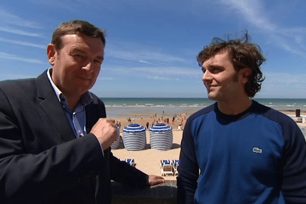 Jacques Perrotte avec Pio Marmaï au festival du cinéma romantique de Cabourg.