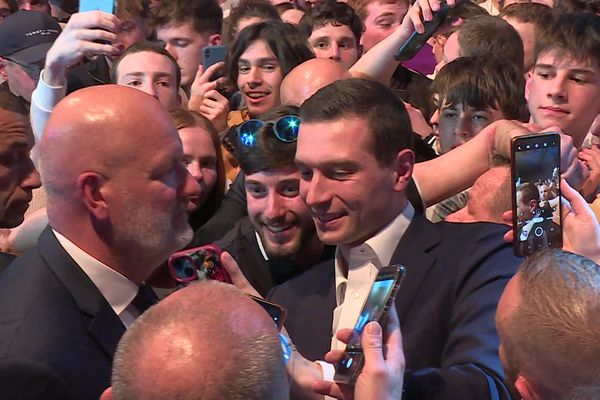 Lors du meeting de Jordan Bardella, président du Rassemblement National, beaucoup de jeunes étaient présents.