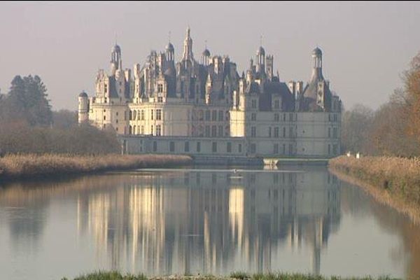 Le château de Chambord dans la brume