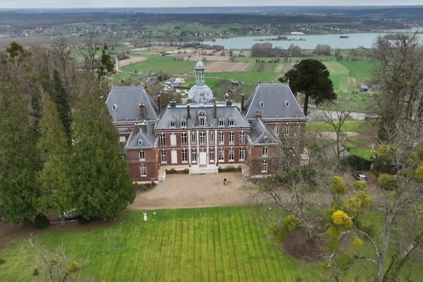 Un incendie s'est déclaré dans la chambre d'un château classé monument historique dans l'Eure, dimanche 15 décembre 2024.