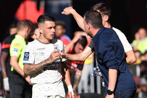 Enzo Le Fée et Régis Le Bris lors de la victoire contre le Stade Rennais