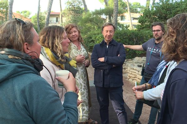 Stéphane Bern en tournage à La Ciotat pour le deuxième épisode de la série Bellefond