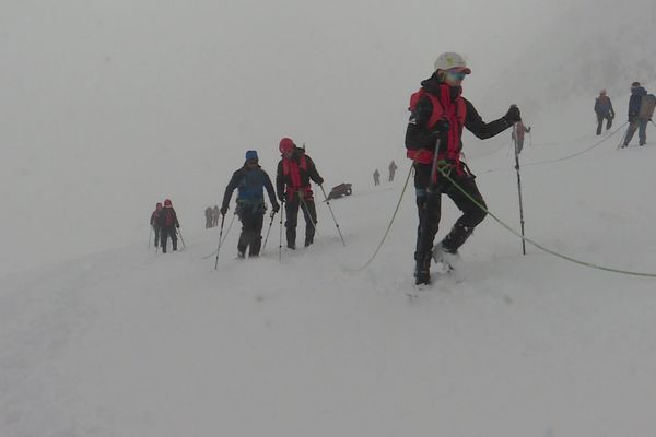 Les dix athlètes olympiques de la "cordée Sport Planète" ont débuté l'ascension du mont Blanc ce mardi 24 septembre.