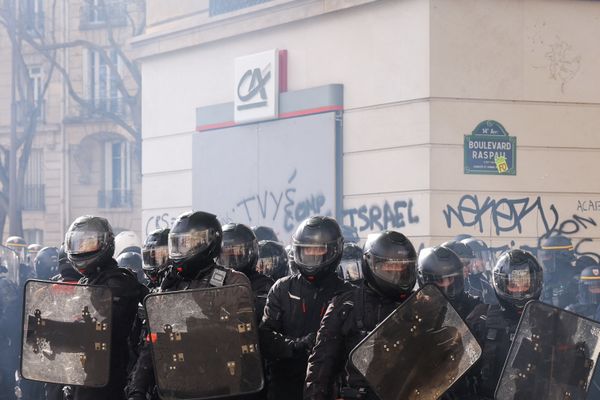 Des policier de la BRAV M lors d'une manifestation parisienne