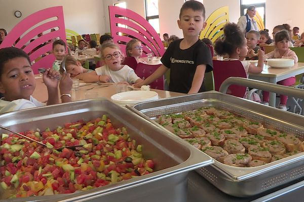 Une cantine 100 % bio, locale avec des produits de saison. La mairie de Margny-les-Compiègne relève le défi depuis la rentrée