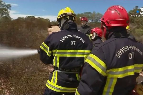 67 sapeurs-pompiers de la Drôme et de l’Ardèche sont venus renforcer les sapeurs-pompiers corses face au risque de feu de forêt.