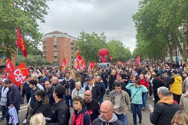 La manifestation de ce 1er mai a rassemblé 15 000 personnes selon la police, 100 000 selon les organisations syndicales.