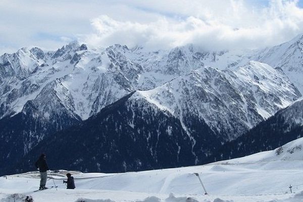 Vue panoramique depuis les terrasses des restaurants d'altitude de Superbagnères