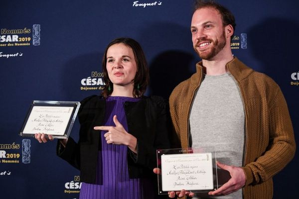 La productrice du film Pauline Seigland aux côtés du réalisateur Rémi Allier, à leur arrivée au déjeuner des nommés, le 3 février 2019