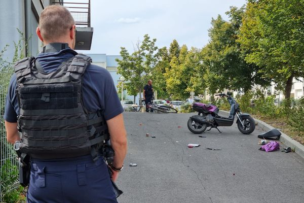 Le scooter du prévenu abandonné