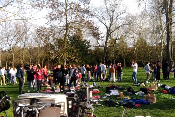 Les Nancéiens étaient nombreux à se rendre, ce dimanche 15 mars, dans des lieux publics au lendemain du passage de la France au stade 3 du niveau d'alerte épidémique. 