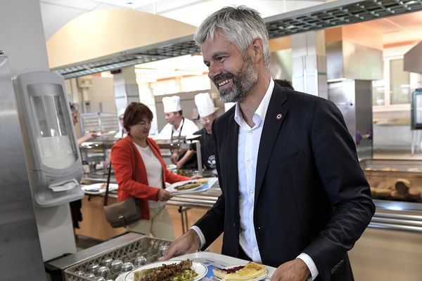 La veille, Laurent Wauquiez avait déjeuné dans la cantine d'un lycée pour présenter les mesures de la Région pour la rentrée scolaire.